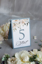 Numery na stół botaniczne podróżnicze  numery na stół gości weselnych boho kwiaty kolorowe piękne numerki na stół weselny1