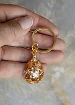 Podziękowania dla Gości Weselnych Magnesy breloki Zdrapki prezenciki dla Gości weselnych breloczek do kluczy z zawieszką z żywicy, ręcznie robiony brelok do kluczy z zawieszką z żywicy, podziękowanie dla gości weselnych brelok z zatopionymi płatkami złota w żywicy1