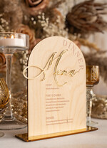 Menu rustykalne drewniane menu na stół weselne, rustykalne menu na stol weselny, złote napisy na menu weselnym, drewniana karta dań, rustykalna karta dan1