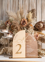 Menu rustykalne drewniane menu na stół weselny, rustykalne menu na stol weselny, złote napisy na menu weselnym, drewniana karta dań, rustykalna karta dan, zestaw menu i numerek na stół 16