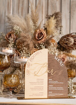 Menu rustykalne drewniane menu na stół weselny, rustykalne menu na stol weselny, złote napisy na menu weselnym, drewniana karta dań, rustykalna karta dan11