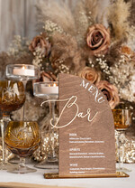 Menu rustykalne rustykalne menu na stol weselny, złote napisy na menu weselnym, drewniana karta dań, rustykalna karta dan, rustykalne ozdoby na stół weselny4