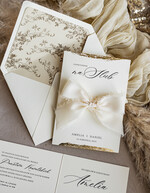 Zaproszenia ślubne Minimalistyczne kremowe Zaproszenia Ślubne Minimalistyczne Zaproszenia na Ślub Eleganckie zaproszenia ślubne z szyfonową lub satynową kokardą, eleganckie zaproszenia ślubne z płatkami złota 7