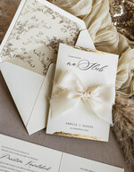 Zaproszenia ślubne Minimalistyczne kremowe Zaproszenia Ślubne Minimalistyczne Zaproszenia na Ślub Eleganckie zaproszenia ślubne z szyfonową lub satynową kokardą, eleganckie zaproszenia ślubne z płatkami złota 10
