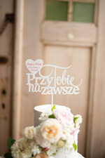 Figurki na tort / cake topper statuetki akryl dekoracje tortu weselnego biała pleksi personalizowany ozdobny napis1