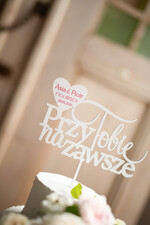 Figurki na tort / cake topper statuetki akryl dekoracje tortu weselnego biała pleksi personalizowany ozdobny napis2