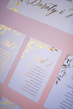 Plany stołów Glamour welurowe różowa tablica z planem stołów na wesele plan stołów weselnych złote lub srebrne napisy elegenckie gałązki1