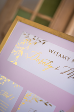 Plany stołów Glamour welurowe różowa tablica z planem stołów na wesele plan stołów weselnych złote lub srebrne napisy elegenckie gałązki2