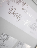 Plany stołów Glamour welurowe srebrny planer ślubny plan usadzenia gości na weselu srebrzone błyszczące litery w stylu glamour  1