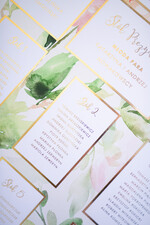 Plany stołów Glamour welurowe Złocona romantyczna plansza ślubna plan stołów weselnych złote lub srebrne błyszczące napisy1