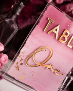 Numery na stół Akryl numerki na stół weselny, akrylowe numery na stół weselny, złoty numerek na stoły weselne, numeracja stolow na weselu, eleganckie numerki na stol weselny3