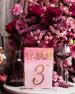 Numery na stół Akryl numerki na stół weselny, akrylowe numery na stół weselny, złoty numerek na stoły weselne, numeracja stolow na weselu, eleganckie numerki na stol weselny7