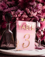 Numery na stół Akryl numerki na stół weselny, akrylowe numery na stół weselny, złoty numerek na stoły weselne, numeracja stolow na weselu, eleganckie numerki na stol weselny4