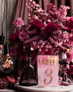 Numery na stół Akryl numerki na stół weselny, akrylowe numery na stół weselny, złoty numerek na stoły weselne, numeracja stolow na weselu, eleganckie numerki na stol weselny3