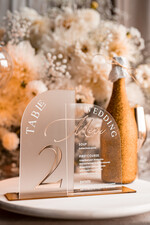 Numery na stół Akryl Zestaw na stół weselny złote numerki na stoły weselne, elegancka i nowoczesna forma karty dań na weselu, menu weselne ze szkła, numerek i menu razem 0