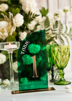 Numery na stół Akryl zielone numerki na stoły weselne, elegancka i nowoczesna forma karty dań na weselu, akrylowe zielone menu weselne, 3