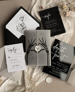 Zaproszenia ślubne Indywidualne nietypowe zaproszenia ślubne, czarne zaproszenia na ślub, zaproszenia ślubne z kościotrupem, nowoczesne czarne zaproszenia slubne 8