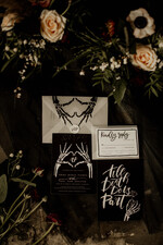 Zaproszenia ślubne Indywidualne Zaproszenia ns łub z czachami -Alternatywne Szokujace zaproszenia z Trupami na Ślub - Wasi goście Padną trupem - Zaproszenia na ślub w stulu halloween18