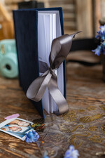 Księgi wpisów gości welurowe Księga w kolorze Granatowym, welurowa księga wpisów gości, złote napisy na okładce, księga glamour, welurowa pamiątkowa księga wpisow gosci1