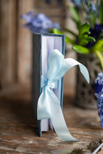 Księgi wpisów gości welurowe Księga w kolorze Dusty Blue, welurowa księga wpisów gości, złote napisy na okładce, księga glamour, welurowa pamiątkowa księga wpisow gosci1