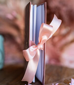 Księgi wpisów gości welurowe różowa welurowa księga wpisów gości, złote napisy na okładce, welurowa pamiątkowa księga wpisow gosci1