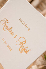 Księgi wpisów gości welurowe duża Welurowa Księga Wpisów Gości Ecru Kartki Księga wpisów welurowa ze Złotymi Napisami 1