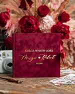 Księgi wpisów gości welurowe bordowa księga wpisów gości, złote napisy na okładce, elegancja welurowa księga wpisow gosci0