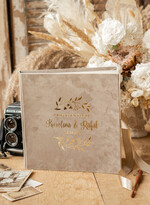 Księgi wpisów gości welurowe album ślubny personalizowany i księga gości weselnych w jednym, księga wpisów gości cappuccino złote napisy 1