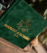 Księgi wpisów gości welurowe Księga ciemno zielona, welurowa księga wpisów gości, złote napisy na okładce, księga glamour, welurowa pamiątkowa księga wpisow gosci1