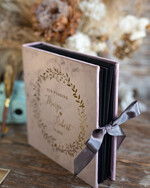 Księgi wpisów gości welurowe Lawendowa Welurowa Księga Wpisów Gości Ecru Kartki Księga wpisów welurowa ze Złotymi Napisami 5