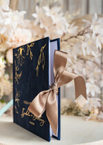 Księgi wpisów gości welurowe granatowa welurowa ksiega wpisow gości instax i instrukcja zestaw, aksamitna weselna księga gości, złote napisy na okładce, księga pamiątkowa na wesele i wpisy gosci weselnych5