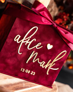 Pudełko na koperty  glamour Personalizowana bordowa welurowa kopertówka ze złotymi napisami, bordowy cieniowany welur, pudełko na koperty, pomysł na pudełko na pieniądze podczas wesela2