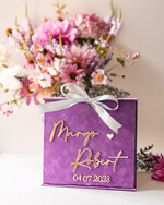 Pudełko na koperty  glamour Elegancka welurowa kopertówka ze złotymi napisami, fioletowy cieniowany welur, pudełko na koperty złote napisy, kopertowka z weluru w stylu glamour2