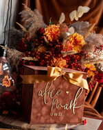 Pudełko na koperty  glamour Welurowa brązowo złota kopertówka ze złotymi napisami, brązowy cieniowany welur, pudełko na koperty, pomysł na pudełko na pieniądze podczas wesela7