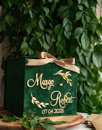 Pudełko na koperty  glamour Personalizowana zielona welurowa kopertówka ze złotymi napisami, zielony cieniowany welur, pudełko na koperty, pomysł na pudełko na pieniądze podczas wesela1