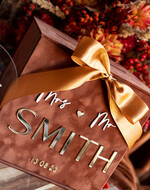 Pudełko na koperty  glamour Elegancka brązowo złota welurowa kopertówka ze złotymi napisami, brązowy cieniowany welur, pudełko na koperty, pomysł na pudełko na pieniądze podczas wesela17