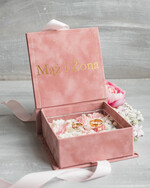 Pudełka Szkatułki na Obrączki glamour   szkatułka na obrączki wasze imiona i data, welurowe pudełko na obrączki ślubne, eleganckie aksamitne pudełko na obrączki ze złotymi napisami3