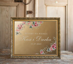 Plany stołów złote na lustrze  złota tablica witamy na weselu białe napisy i kwiaty na złotym lustrze w złoconej ramie wasze imiona i data 0