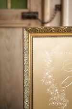 Plany stołów złote na lustrze  1