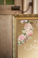 Plany stołów złote na lustrze  złota tablica plan stołow na lustrze usadzenie gości na weselu złota ozdobna rama powitanie gości piekna grafika 2