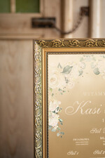 Plany stołów złote na lustrze  złota tablica glamour plan stołow na lustrze usadzenie gości na weselu powitanie gości weselnych2