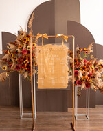 Plany stołów na pleksie - akryl plansza powitanie gości i plan stołów w jednym, akrylowy plan stołów, nowoczesna plansza usadzenia gości, plan stołów w stylu glamour6