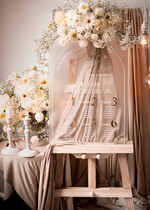 Plany stołów na pleksie - akryl Satynowa Tablica Plan stołów glamour, elegancki plan stołów ze złotymi literami, plan usadzenia gości na weselu plansza powitalna na satynowej pleksie5