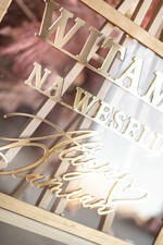 Plany stołów na pleksie - akryl Złota tablica z powitaniem gości na weselu przeźroczysta Plansza - witamy na weselu - Powitalna tablica weselna 1