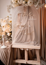 Plany stołów na pleksie - akryl Tablica powitalna slubna glamour, elegancka powitalna plansza ze złotymi literami, rama powitanie na weselu plansza powitalna na pleksie ze zlotymi literami9