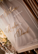 Plany stołów na pleksie - akryl Tablica powitalna slubna glamour, elegancka powitalna plansza ze złotymi literami, rama powitanie na weselu plansza powitalna na pleksie ze zlotymi literami5