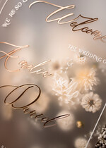 Plany stołów na pleksie - akryl Tablica powitalna slubna glamour, elegancka powitalna plansza ze złotymi literami, rama powitanie na weselu plansza powitalna na pleksie ze zlotymi literami3