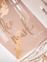 Plany stołów na pleksie - akryl Złota Tablica powitalna slubna glamour, elegancka powitalna plansza ze złotymi literami, rama powitanie na weselu plansza powitalna na pleksie ze zlotymi literami10