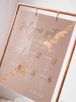 Plany stołów na pleksie - akryl złoty plan stołów, plansza powitanie gości i plan stołów w jednym, akrylowy plan stołów, nowoczesna plansza usadzenia gości, plan stołów w stylu glamour5