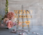 Plany stołów na pleksie - akryl Akrylowa tablica z powitaniem gości na weselu złote napisy lustrzane Plansza - witamy na weselu - Powitalna tablica weselna lustrzane Imiona4